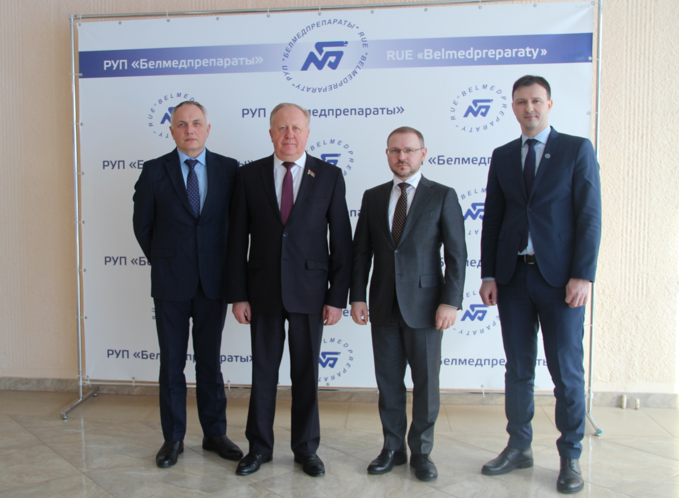 Член Президиума Совета Республики В.А.Лискович посетил РУП «Белмедпрепараты» и УП «Минскинтеркапс».